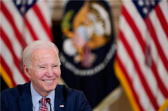 US-Präsident Joe Biden während eines Treffens im State Dining Room des Weißen Hauses.