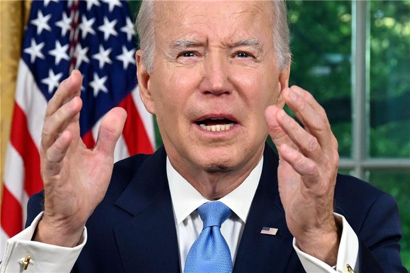 Biden: „Haben einen wirtschaftlichen Kollaps verhindert” US-Präsident Joe Biden zelebriert die Abwendung eines Zahlungsausfalls der Regierung.