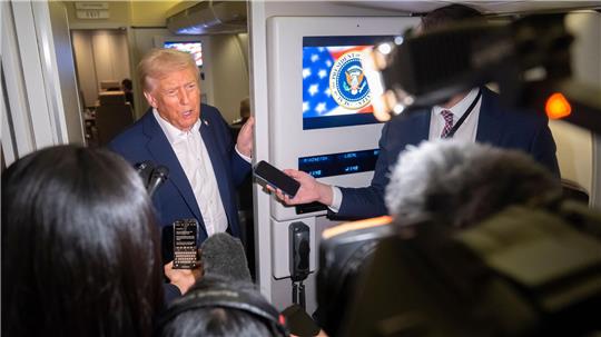 Bilder des Tages US-Präsident Trump auf dem Weg nach Asien