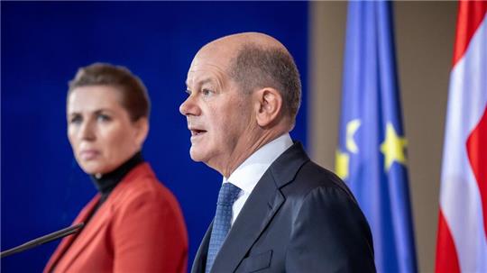 US-Präsident Trump macht wegen Grönland massiv Druck auf Dänemark. Ministerpräsidentin Mette Frederiksen stimmt sich nun mit Kanzler Scholz ab und reist auch nach Paris und Brüssel.