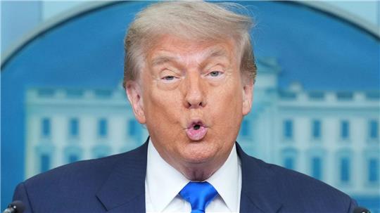 US-Präsident Trump will sich am Montag zu Zöllen äußern. (Archivbild)