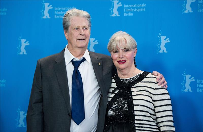 Brian Wilson trauert um seine Ehefrau US-Sänger Brian Wilson und seine Frau und Managerin Melinda Ledbetter 2015 auf der Berlinale in Berlin.