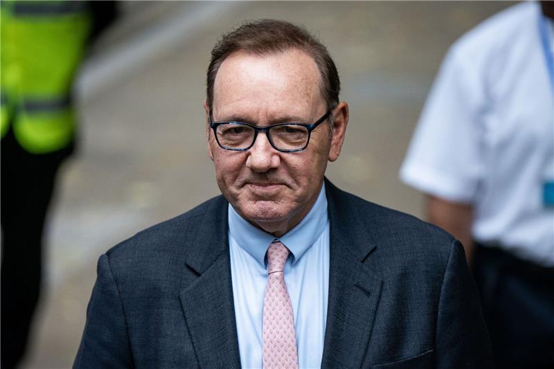 Letzter Akt oder Befreiungsschlag? Kevin Spacey vor Gericht US-Schauspieler Kevin Spacey trifft vor dem Southwark Crown Court in London zum Beginn seines Prozesses ein.