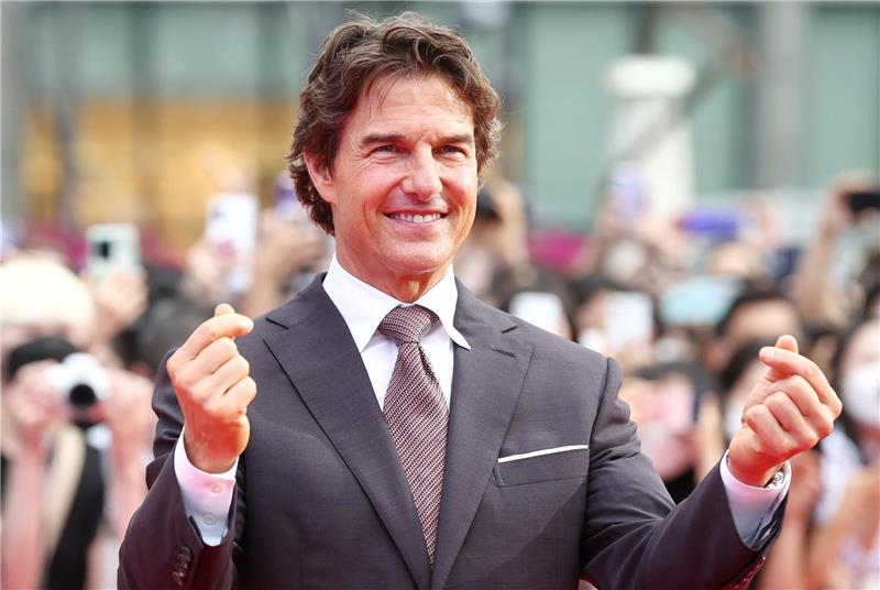 Tom Cruise bedankt sich in luftiger Höhe bei seinen Fans US-Schauspieler Tom Cruise bei einer Premiere in Seoul.