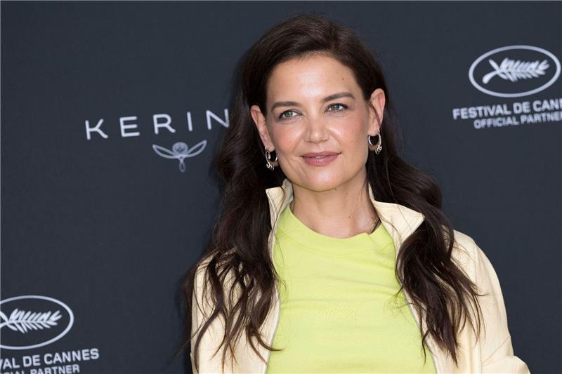 Jim Parsons und Katie Holmes in Theaterstück am Broadway US-Schauspielerin Katie Holmes war Ende der 90er Jahre mit der Fernsehserie «Dawson’s Creek» berühmt geworden.