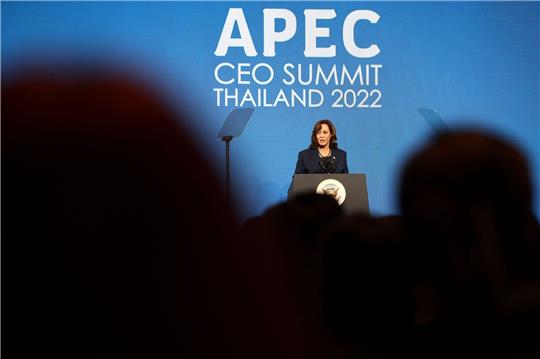 US-Vizepräsidentin Kamala Harris spricht bei einer Pressekonferenz im Rahmen des Apec-Gipfels.