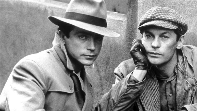 Das unvergessliche Gesicht des Udo Kier Udo Kier (l) mit Schauspieler Helmut Berger (r) während der Dreharbeiten zu dem Tessari-Film „Das fünfte Gebot“. (Archivbild)