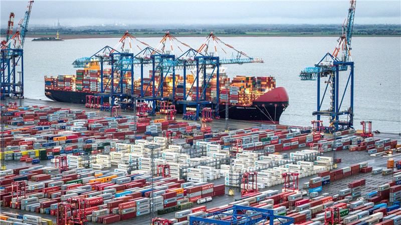 Exporteure unter Druck: Geschäft mit USA und China schrumpft Über Bremerhaven geht ein guter Teil der deutschen Exporte (Archivbild)