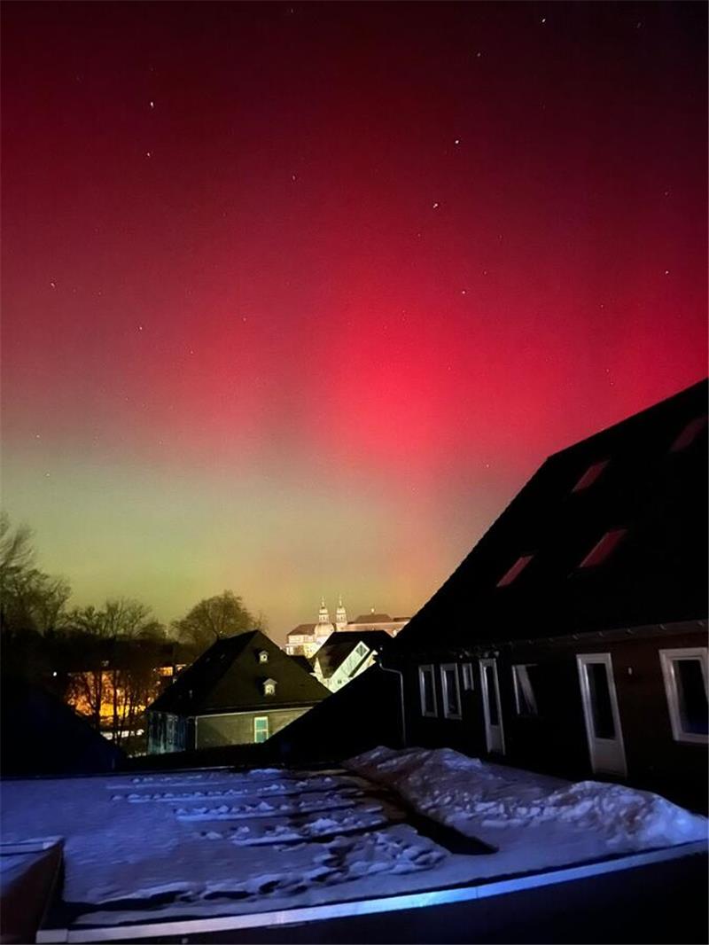 Über Clausthal-Zellerfeld erstrahlte der Himmel besonders rötlich, aufgenommen v...
