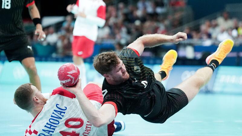 „Anders auftreten“: Handballer wollen nicht mehr lieb sein Über Kreisläufer Johannes Golla kamen Deutschlands Handballer zu einigen Toren.