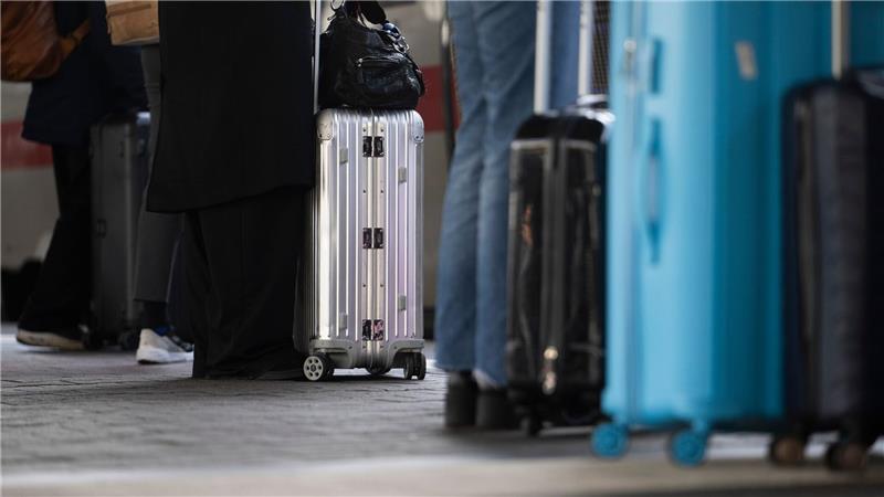 Über Lautsprecher werden Reisende immer wieder sensibilisiert, ihr Gepäck vor Dieben zu schützen. (Illustration)