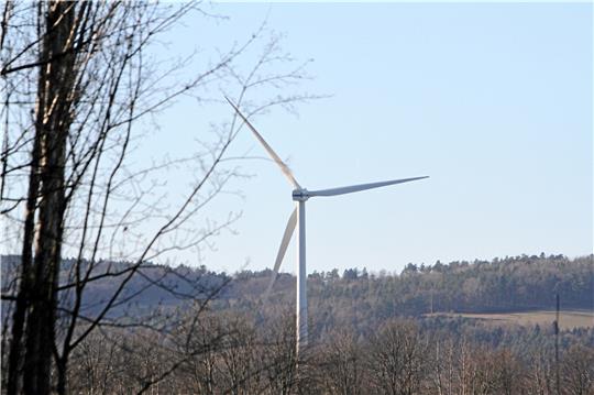 Über Windkraft in Wäldern wird heftig diskutiert, dieses Windrad wurde vor dem Sudmerberg fotografiert. Archivfoto: Bruns