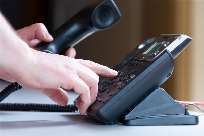 Über das Telefon in der Zelle sollen zukünftig auch persönliche und vertrauliche Gespräche ungestört geführt werden. Foto: Pixabay