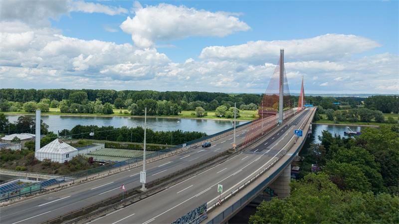 Experten: Megakosten wegen maroder Brücken oft vermeidbar Über die Bonner Nordbrücke rollt für längere Zeit kein Verkehr mehr. (Archivbild)