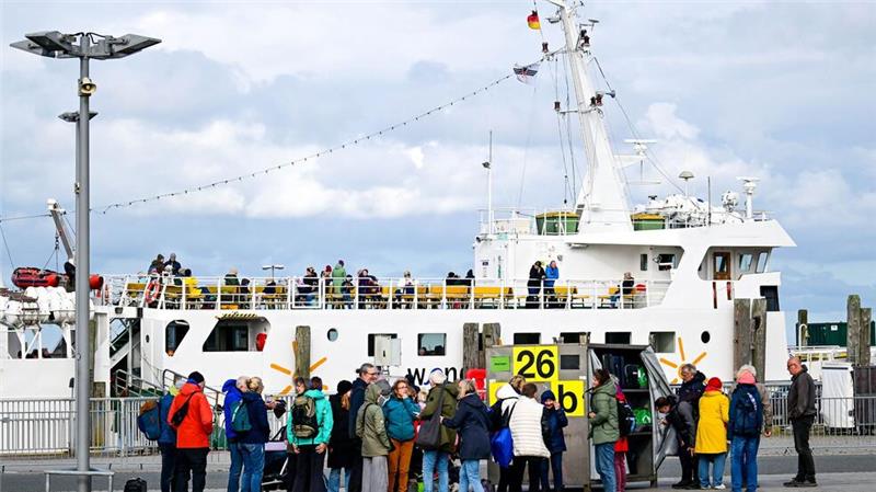 Krabben und Massagen: Was die Küste Karnevalsmuffeln bietet Über die Karnevalstage kommen viele Menschen aus den deutschen Karnevalshochburgen für eine Auszeit an die Küsten (Archivbild).