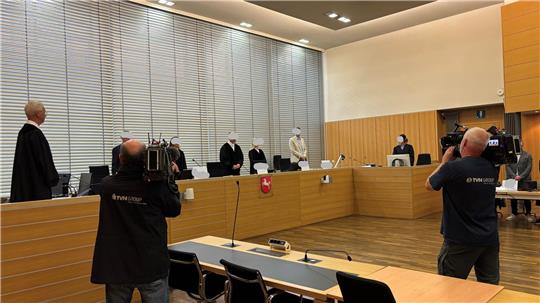 Über zwei Stunden dauert es, um beim Auftakt zum „Haus Linde"-Prozess die Anklage zu verlesen.
