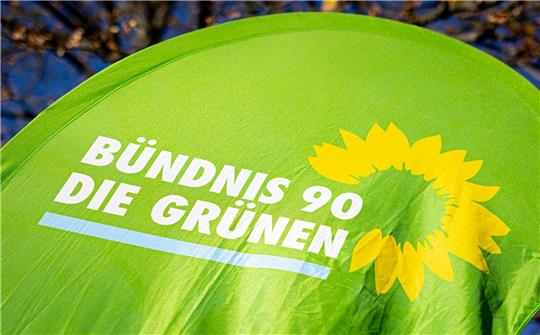 Überdurchschnittlich ist das Wachstum bei den Grünen insbesondere bei jüngeren Menschen und bei Frauen.