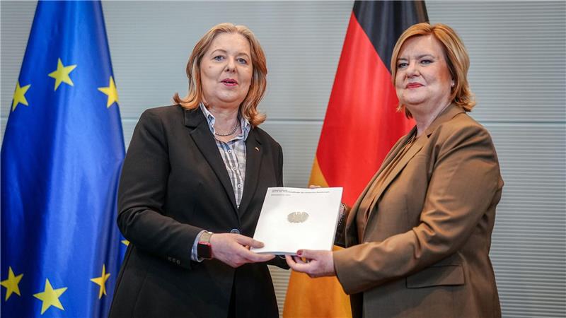 Übergabe des Jahresberichts 2024 der Wehrbeauftragten