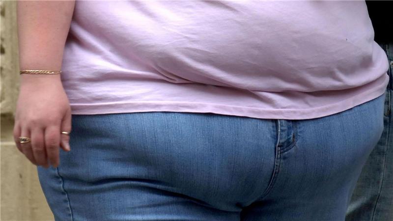 Weltweite Lebenserwartung wieder auf Vor-Covid-Niveau Übergewicht ist ein erhebliches Gesundheitsrisiko. (Symbolbild)