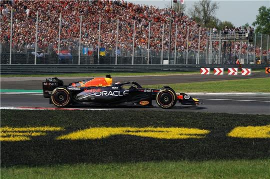 Überholte in der Formel-1-Historie Sebastian Vettel: Max Verstappen.
