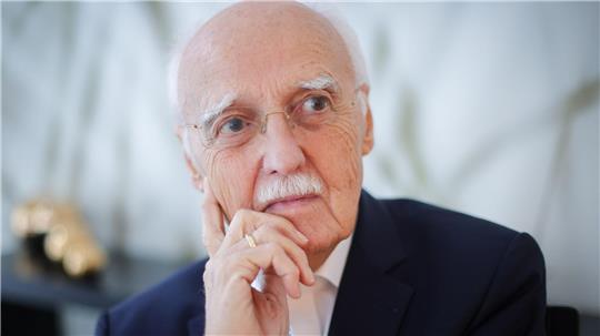 Überraschend viele Deutsche blicken mit Optimismus auf das neue Jahr, findet der Hamburger Zukunftsforscher Horst Opaschowski. (Archivbild)