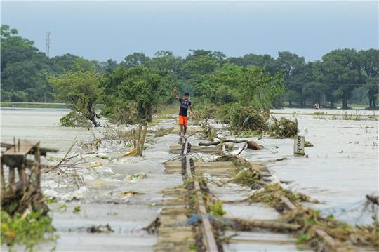 Überschwemmungen in Bangladesch: Das ostasiatische Land gehört zu den Staaten, die weltweit am stärksten vom Klimawandel betroffen sind. Foto: Mamun Hossain/afp