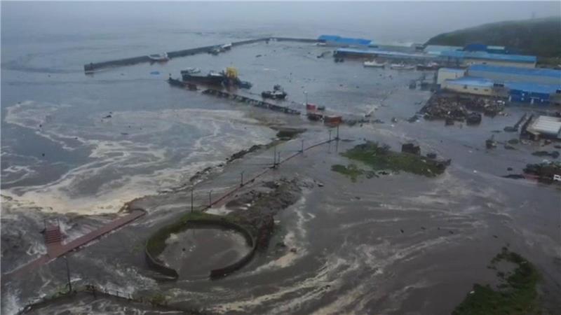 Bilder des Tages Überschwemmungen nach Erdbeben vor Russlands Küste