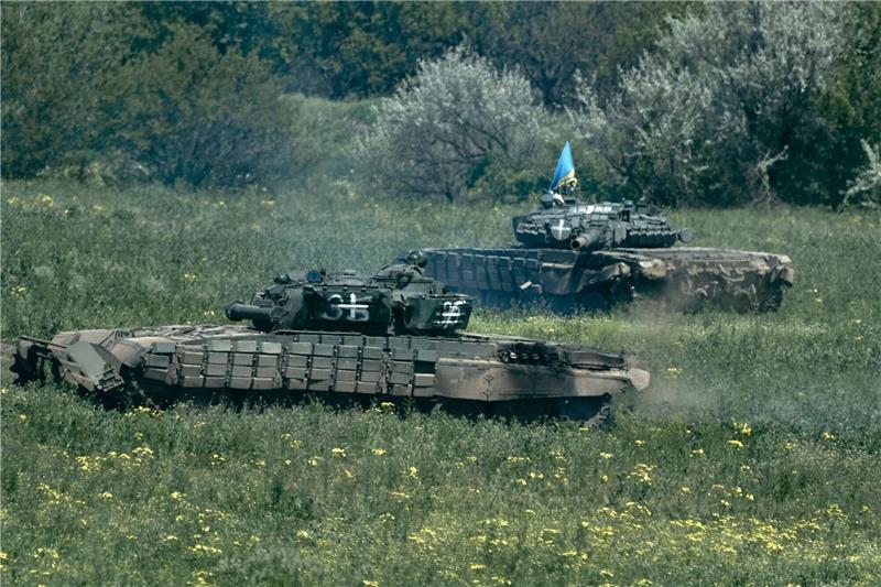 Wagner-Chef erklärt Bachmut für komplett eingenommen Ukrainische Panzer in der Nähe von Bachmut.