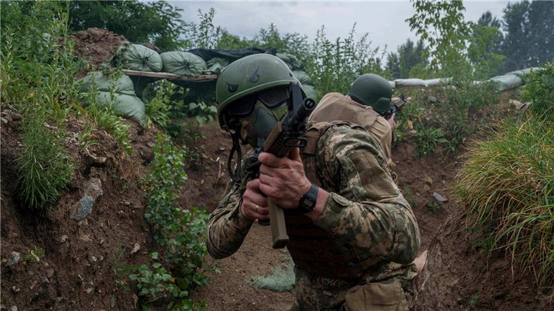 Bilder des Tages Ukrainische Rekruten der 3. Sturmbrigade trainieren in der Region Kiew in der Ukraine.