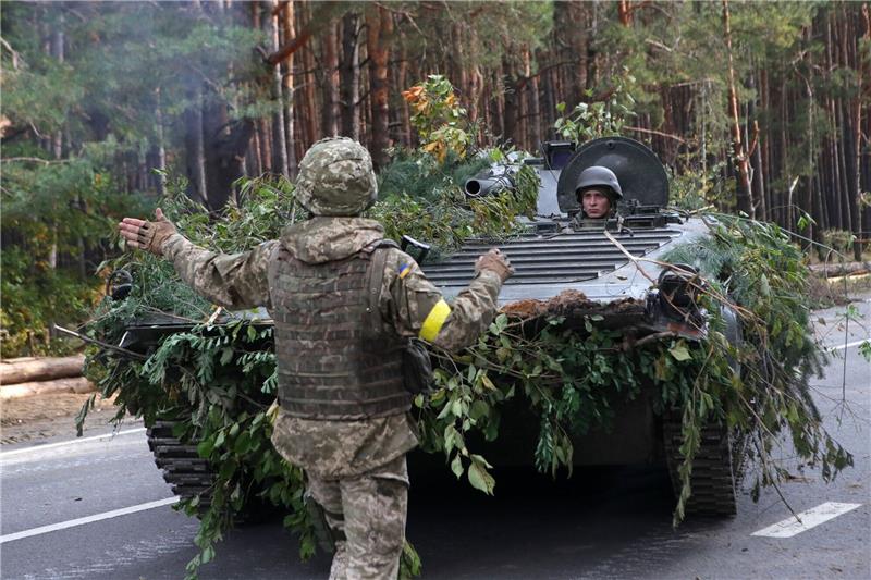 EU beschließt Start von Ausbildungsmission für Ukraine Ukrainische Soldaten nehmen an einem Training zur Abwehr einer feindlichen Offensive teil.