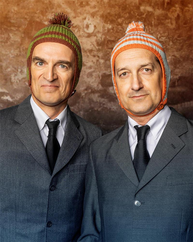 Ulan & Bator, Markenzeichen Pudelmütze, sind in der Kleinkunst eine Spezies für sich.