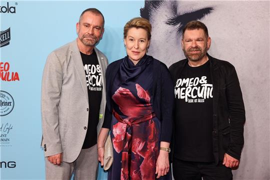 Ulf Leo Sommer (l-r), Franziska Giffey und Peter Plate bei der Premeire von «Romeo & Julia - Liebe ist Alles» im Stage Theater des Westens.