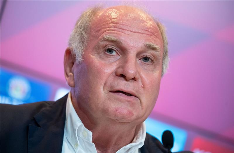 Uli Hoeneß: Gucke Bud-Spencer-Filme mit meinen Enkeln Uli Hoeneß, Ehrenpräsident des FC Bayern München und Fan des FC St. Pauli.