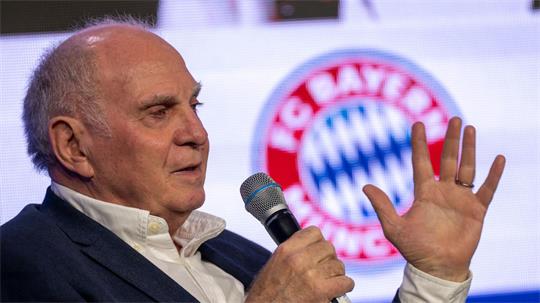 Uli Hoeneß kritisiert die UEFA. (Archivbild)