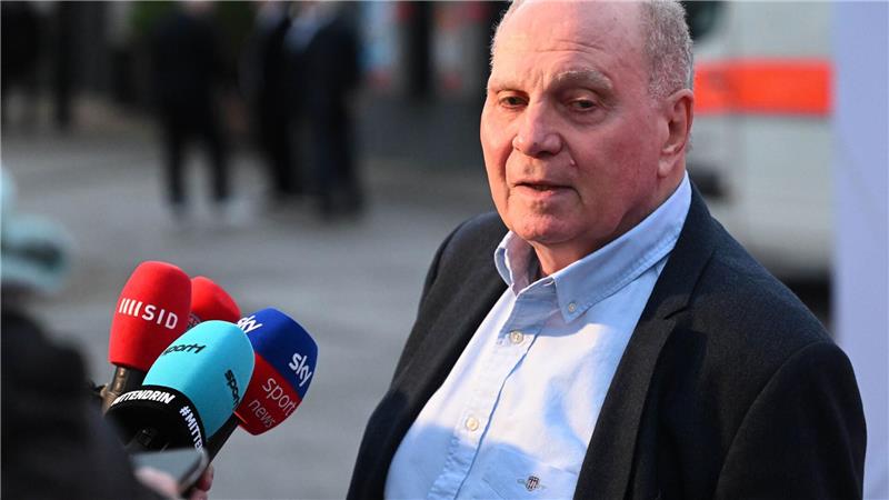 Woltemade-Poker: Heftiger Zoff zwischen Hoeneß und Matthäus Uli Hoeneß kritisierte Lothar Matthäus für dessen Aussagen im Woltemade-Poker scharf.