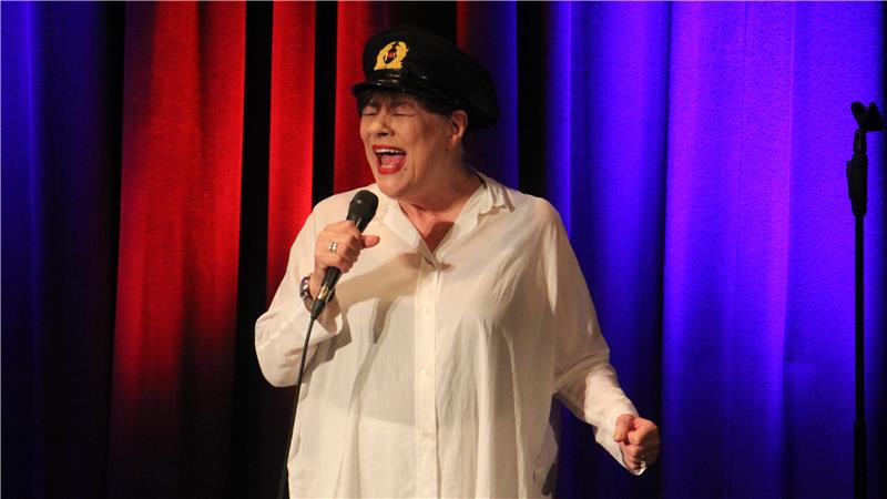 Ulla Meinecke singt neue Lieder und ihre größten Hits.