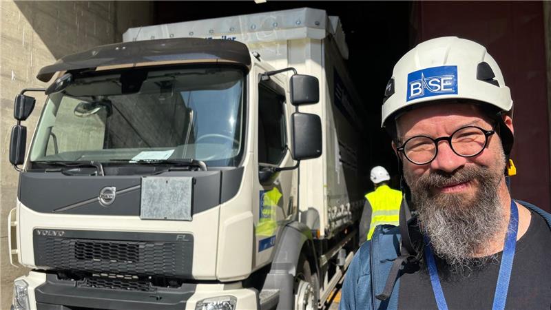 Weltpremiere mit Antimaterie-Transport geglückt Ulmer strahlt: nach der Testfahrt sind die Antiprotonen noch an Ort und Stelle.