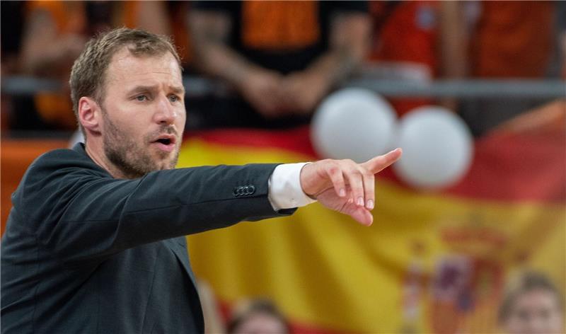 Euroleague ohne Meister Ulm: Bayern und Alba dabei Ulms Trainer Anton Gavel gibt an der Seitenlinie Anweisungen.