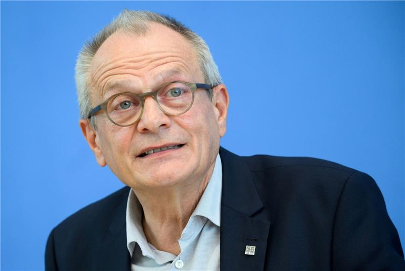 Kindergrundsicherung kostet laut Diakonie weit mehr Geld Ulrich Lilie, Präsident der Diakonie Deutschland, rückt in der Diskussion um die Kindergrundsicherung die mittel- und langfristigen Belastungen in den Fokus.