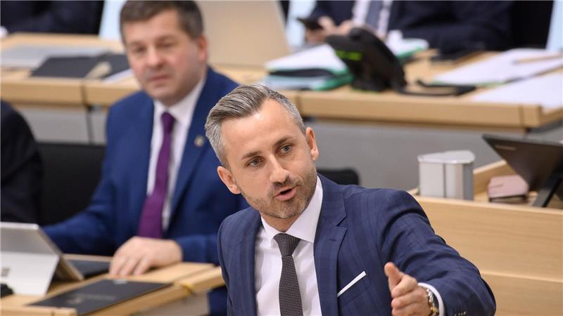 Immun gegen Skandale? Das AfD-Phänomen Ulrich Siegmund, Spitzenkandidat der AfD in Sachsen-Anhalt, hat als Wahlziel für den 6. September die absolute Mehrheit im Magdeburger Landtag ausgegeben.