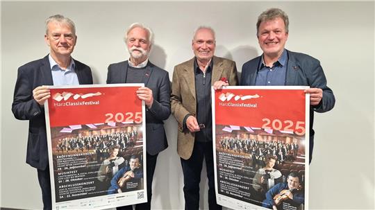 Ulrich Windaus (2.v.l) ist der neue Vorsitzende des Harz-Classix-Vereins. Mit ihm im Vorstand ist Schatzmeister Dr. Detlef Niebuhr (l.) und der Zweite Vorsitzende Arno Janssen (r.). Prof. Hans-Christian Wille kümmert sich als künstlerischer Kurator um die Künstlerakquise.
