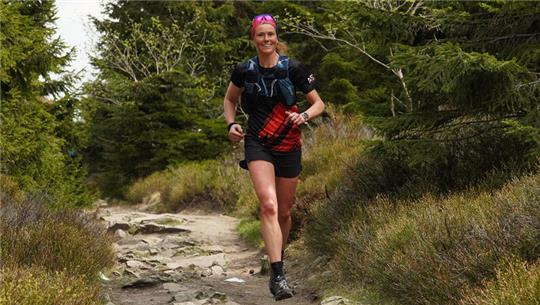 Ultra-Läuferin Carmen Engel will am 21. Juni fast 23 Mal von Braunlage aus auf den Wurmberg laufen – für den guten Zweck.