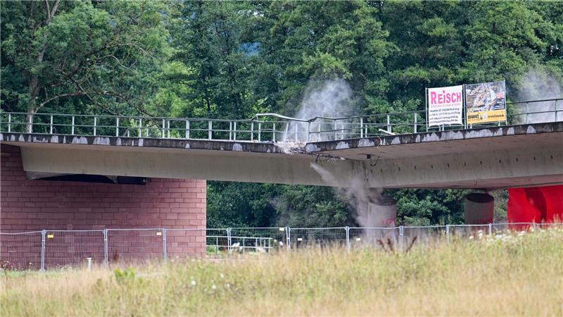 Talbrücke in Sekunden Geschichte: „sehr zufrieden“ Um 11.01 Uhr wurde gezündet.