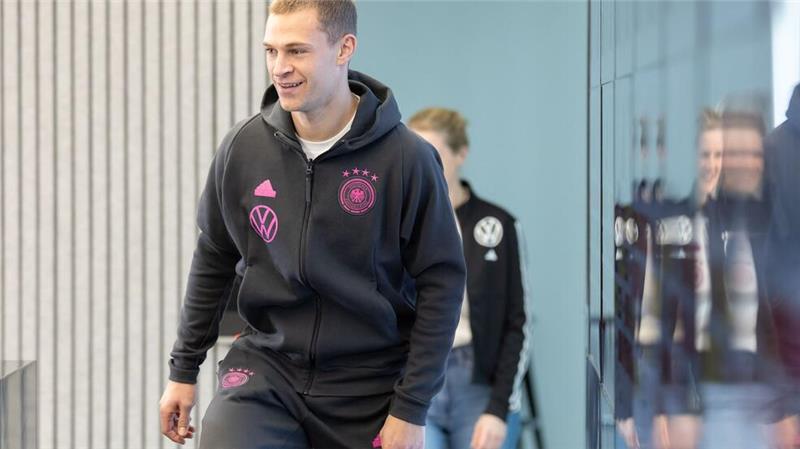 Kapitän Kimmich: „Große Ziele“ - aber kein Politiker Um Kimmich musste nach dem Rücktritt von Ilkay Gündogan eine neue Hierarchie gefunden werden.