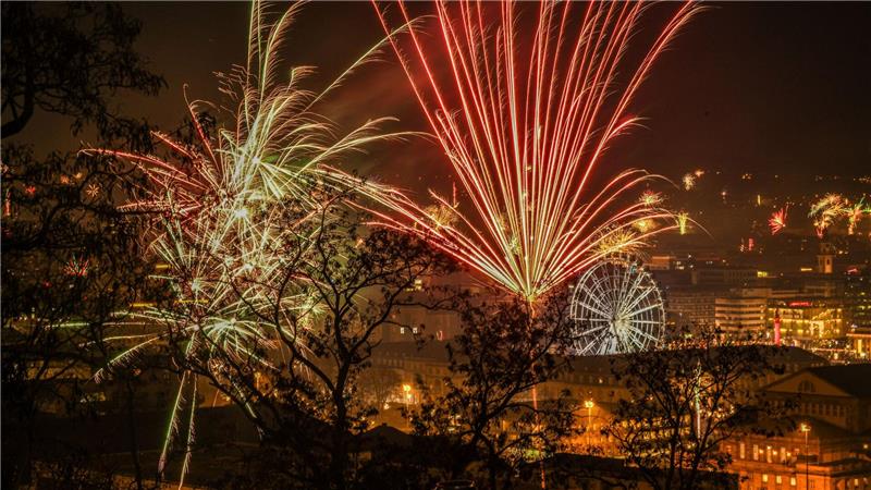 Um Mitternacht dürfte wieder ein Feuerwerk den Nachthimmel erleuchten. (Archivbild)