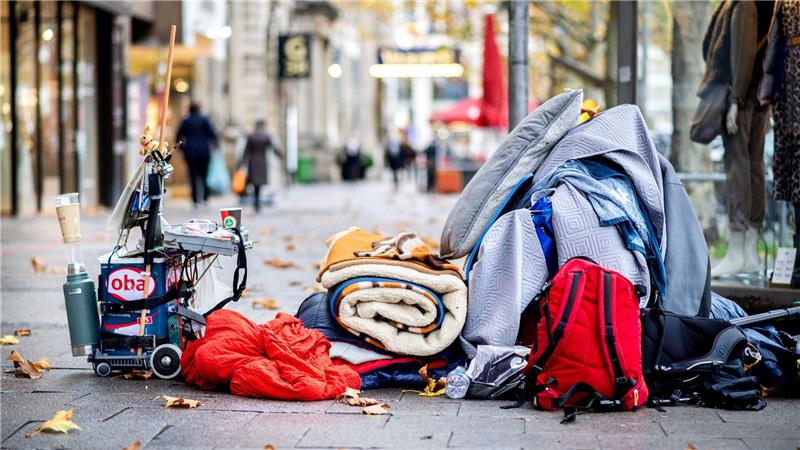 Hannover will mehr Obdachlose in Wohnungen unterbringen Um Obdachlose unterzubringen, will die Stadt Hannover die Zahl der Plätze in Wohnungen und Wohnprojekten erhöhen, die Zahl der Plätze in Gemeinschaftsunterkünften soll sinken. (Symbolbild)