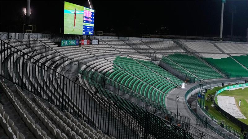 Um Sprit zu sparen, spielt die pakistanische Kricket-Liga seit Donnerstag vor leeren Rängen.