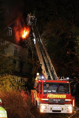Um die Drehleiter einsetzen zu können, musste die Stellfläche erst freigeschnitten werden.