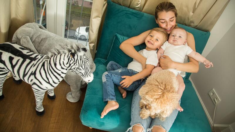 Um die Harmonie zuhause zu fördern, helfen Kindern klare Routinen.