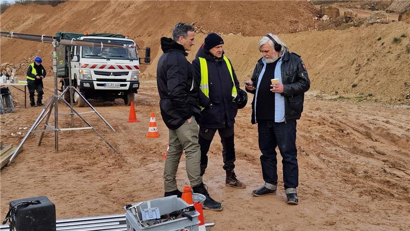 Um die Konzentration auch in den Pausen zu behalten, hört Hauptdarsteller Aljoscha Stadelmann über Kopfhörer ein Hörspiel.